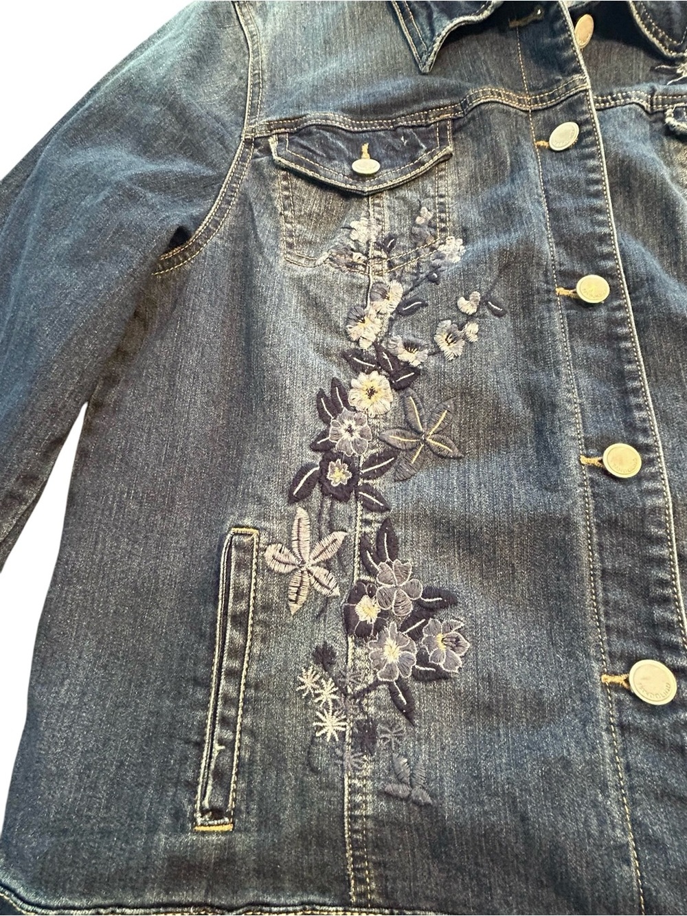 BANDOLINO Blue Denim Jacket with Floral Embroidery Extra Large Like new - Picture 3 of 7
